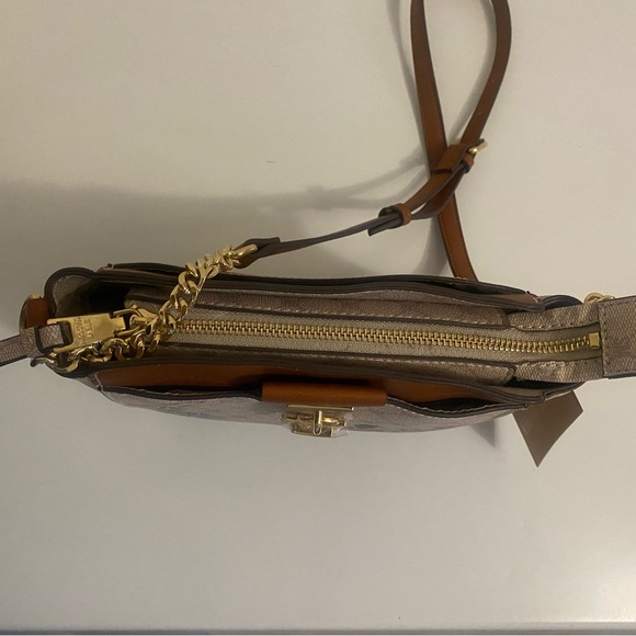 Steve Madden crossbody purse beige with pink flower NWT. - Picture 3 of 8